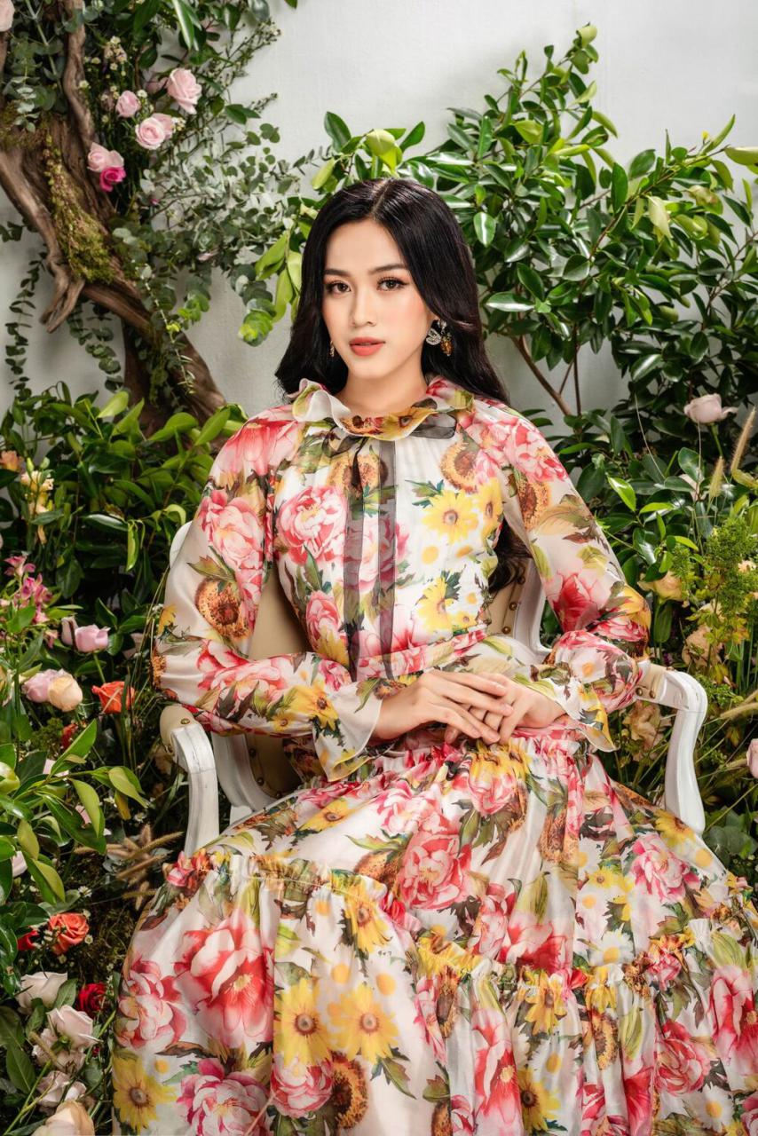Hoa hậu Đỗ Thị Hà đẹp 'lịm người' nàng thơ mùa xuân gợi cảm là có thật Ảnh 8