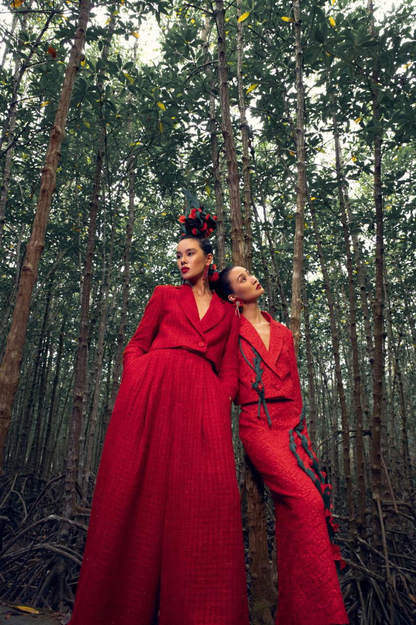 Chào 2021, bộ đôi Vũ Ngọc và Son ra mắt bộ sưu tập Hừng Đông tràn đầy sắc đỏ Ảnh 5