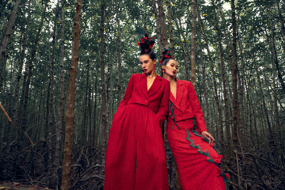 Chào 2021, bộ đôi Vũ Ngọc và Son ra mắt bộ sưu tập Hừng Đông tràn đầy sắc đỏ Ảnh 6