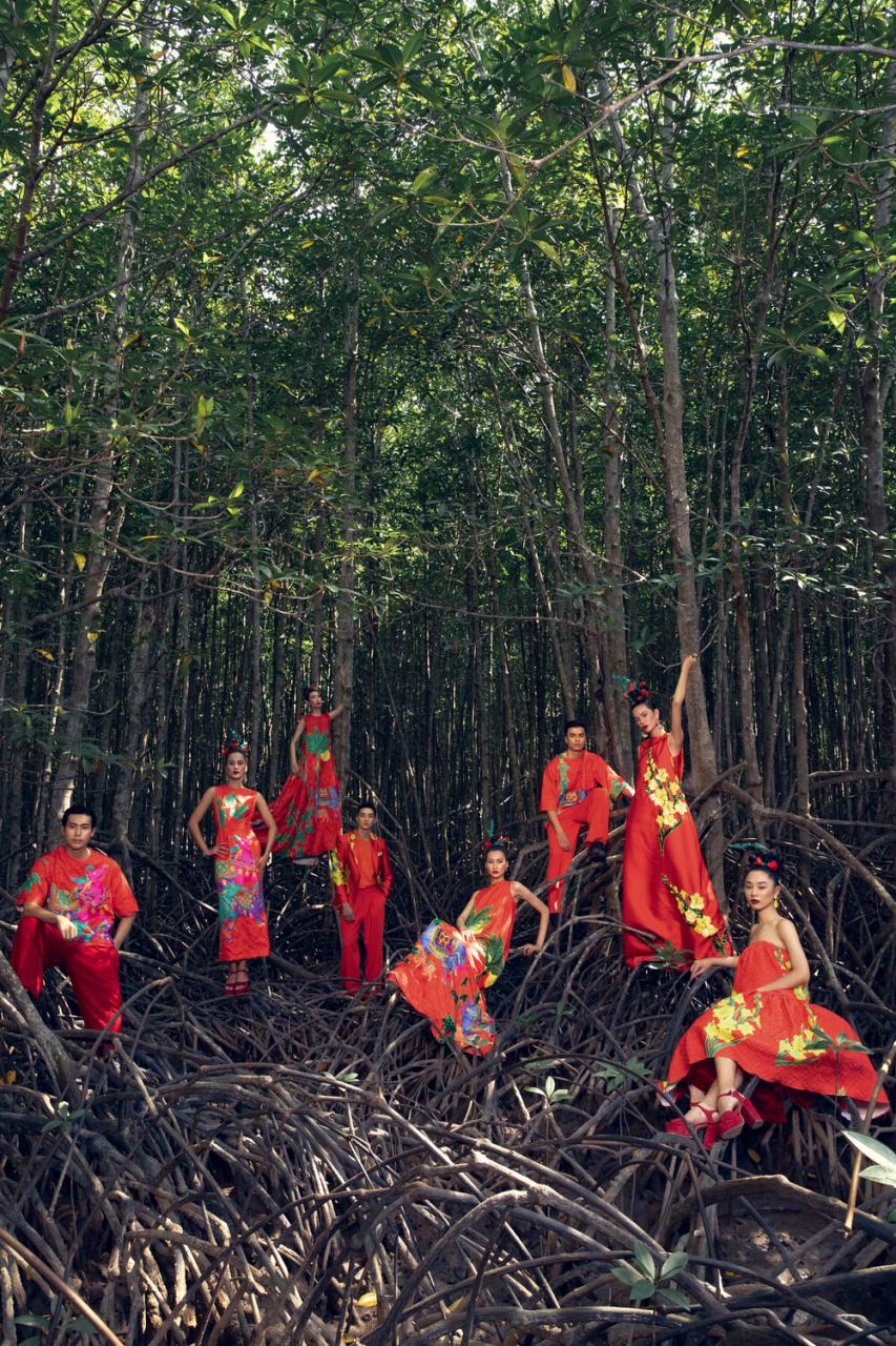 Chào 2021, bộ đôi Vũ Ngọc và Son ra mắt bộ sưu tập Hừng Đông tràn đầy sắc đỏ Ảnh 15