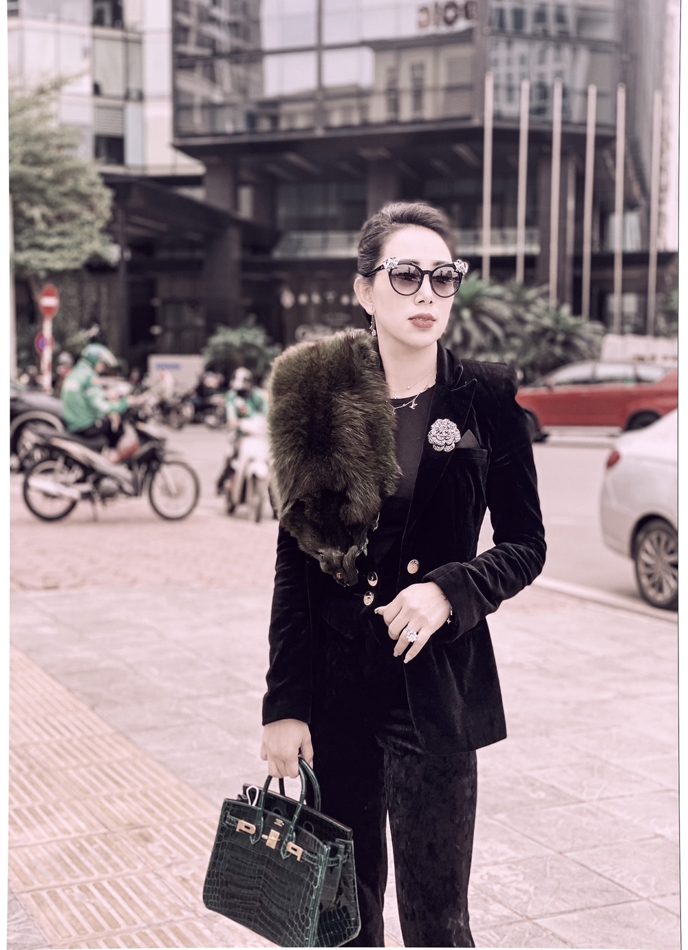 Nữ doanh nhân Phạm Quỳnh ấn tượng với streetstyle ngày đông lạnh