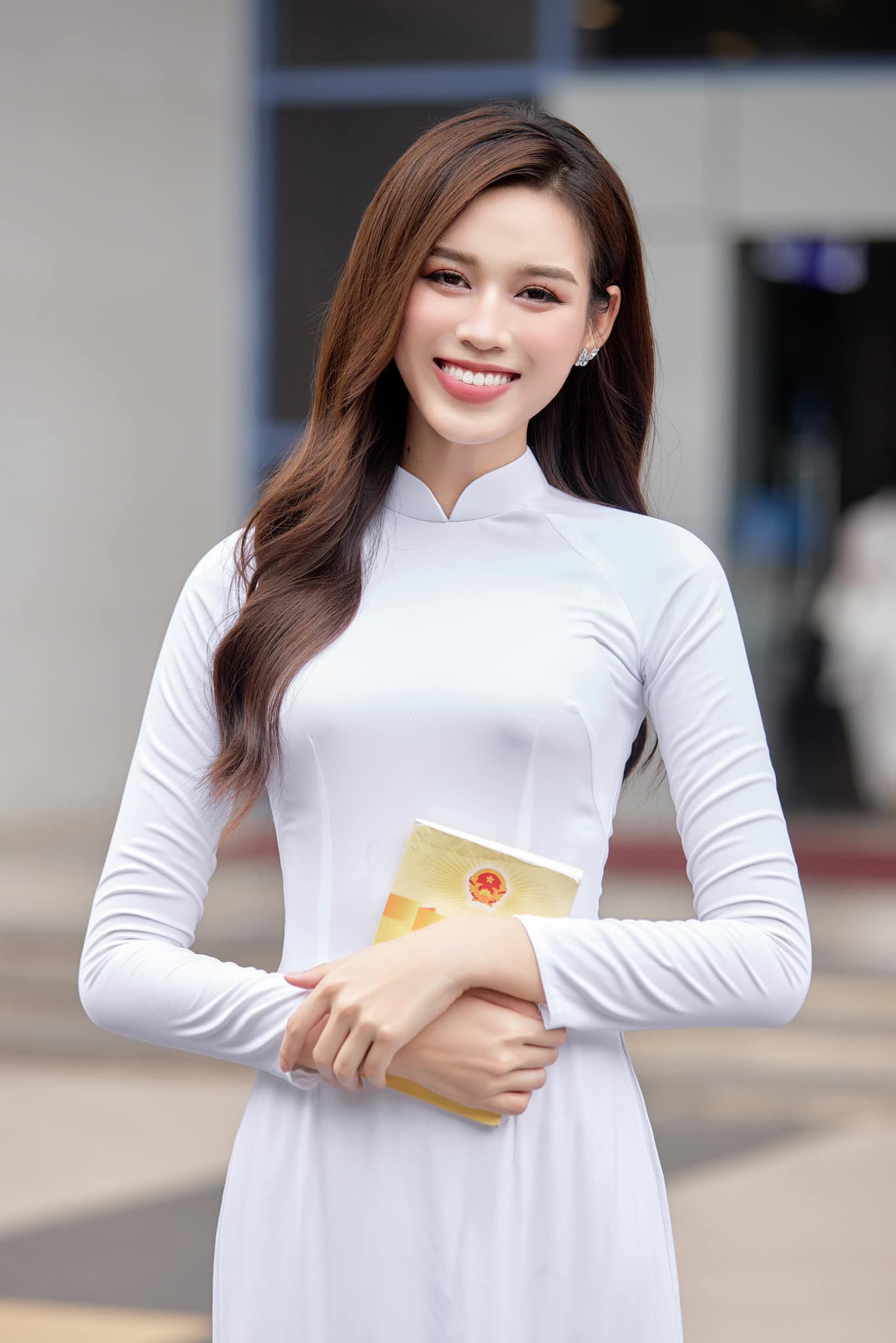 Đề thi môn Văn tốt nghiệp THPT 2023: Hoa hậu Thùy Tiên &quot;kêu cứu&quot;, Lương Thùy Linh nói điều bất ngờ - Ảnh 7.