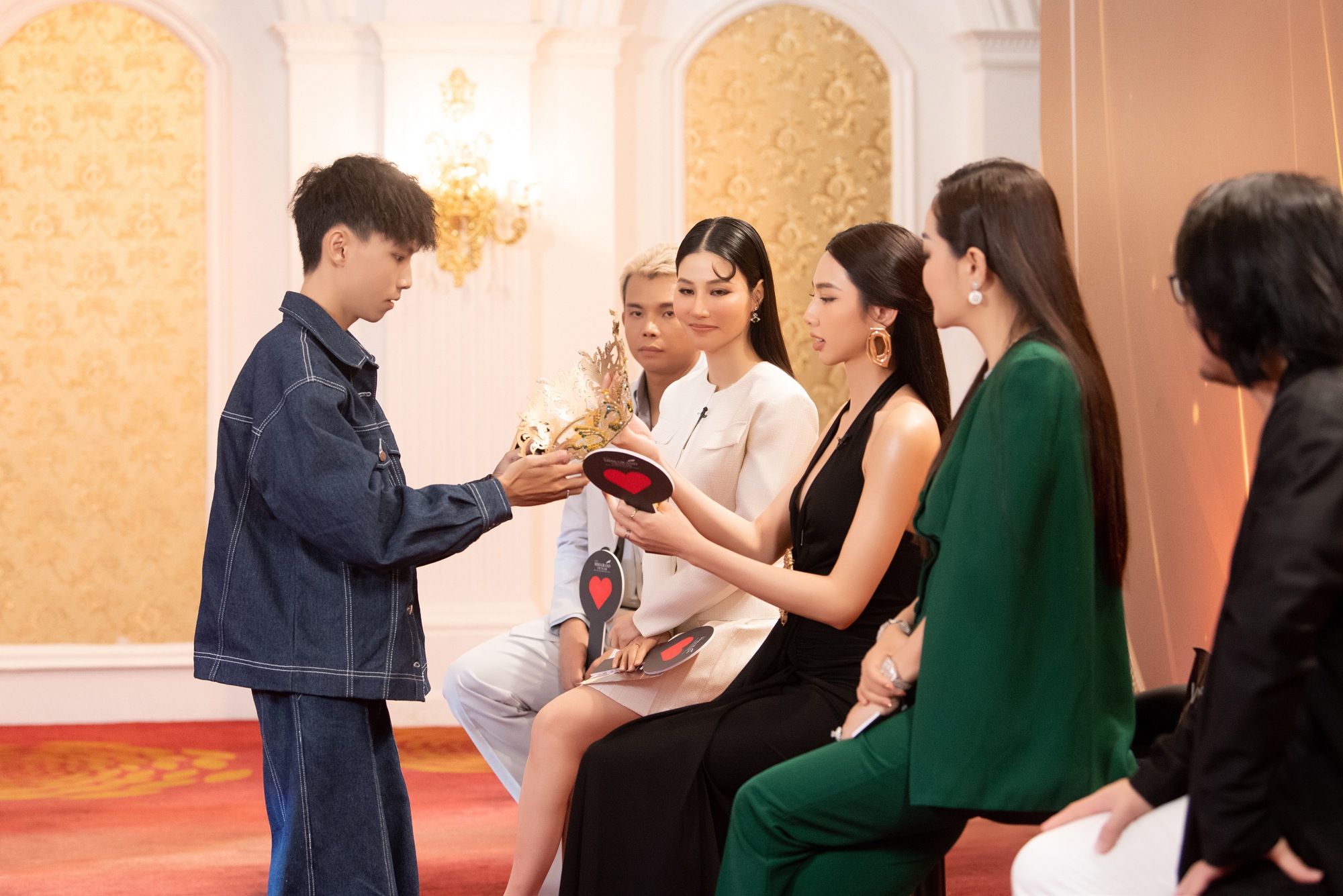 Hoa hậu Thùy Tiên bất ngờ trao vương miện cho Diễm My 9x trước thềm Miss Grand Vietnam 2023 - Ảnh 4.