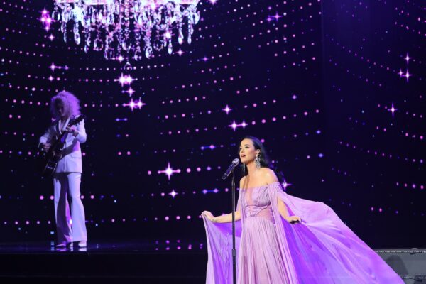 Katy Perry mang ba ca khúc đạt tỷ view lên sân khấu lễ trao giải VinFuture - Ảnh 1.