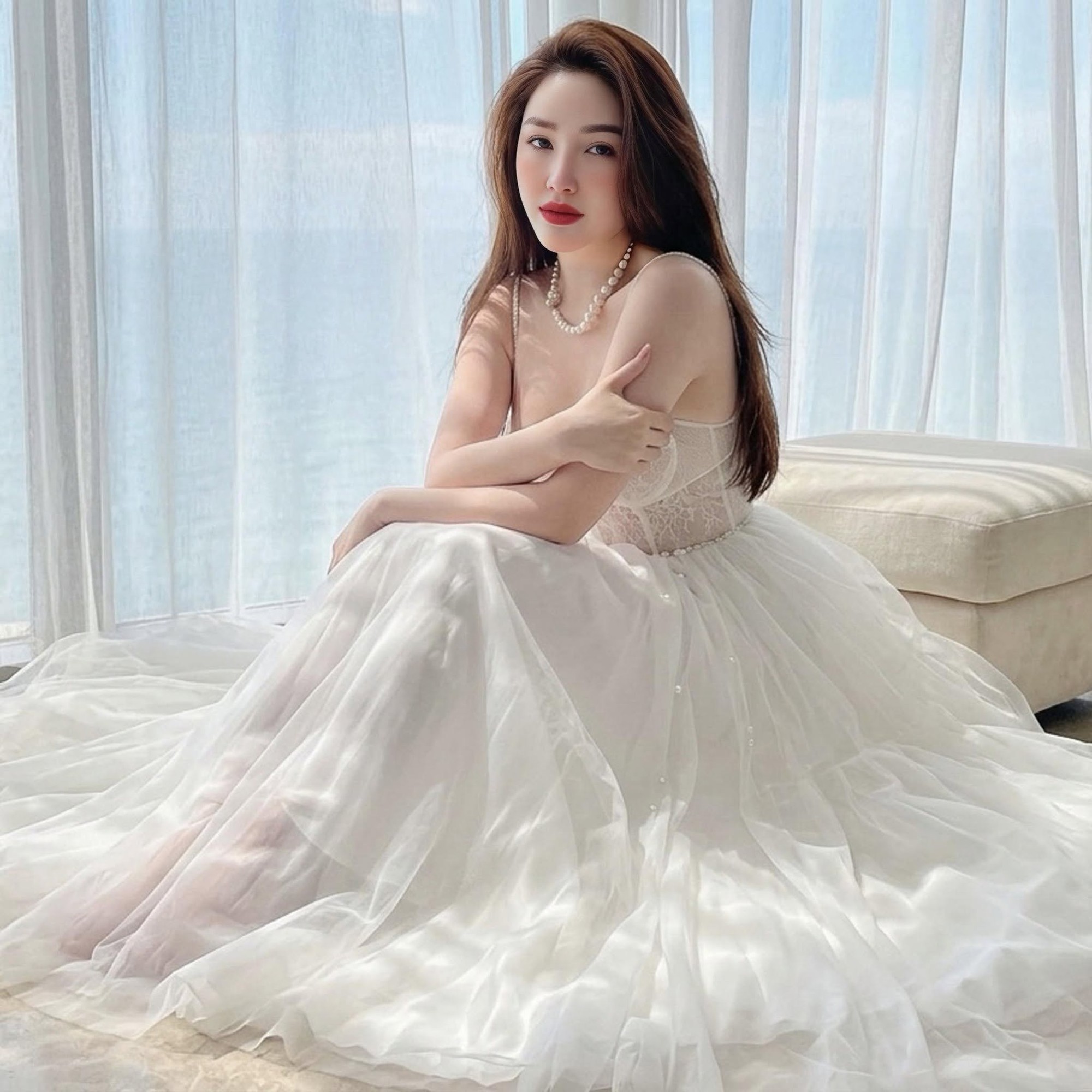Nhan sắc nóng bỏng của "công chúa showbiz" sinh con trai cho đại gia Hà Tĩnh - Ảnh 1.